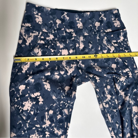 Sweaty Betty Kids Leggings in Navy and Pink Print - Picture 10 of 11